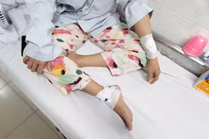 Hình ảnh chị H. phải nhập viện chạy thận 3 lần/tuần. 