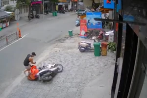 Hiện trường vụ việc được camera quay lại.