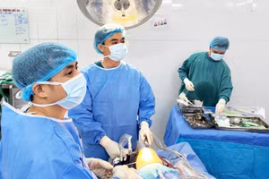 Chơi thể thao, nam thanh niên 27 tuổi 3 lần đứt dây chằng