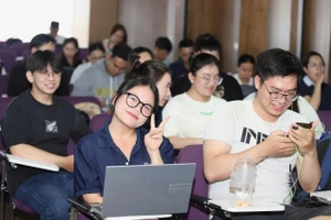 Sinh viên Trường Đại học Hoa Sen tham gia tọa đàm.