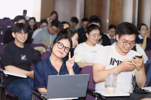 Sinh viên Trường Đại học Hoa Sen tham gia tọa đàm. 