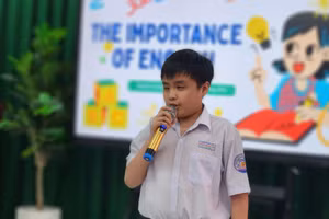 Nguyễn Hoàng Anh, thí sinh bảng Hòa nhập dạt giải Nhất với chủ đề "English: My Bridge to the World" (Tiếng Anh: Cây cầu kết nối tôi với thế giới).