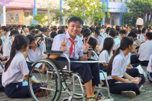 Mai Xuân Triều, học sinh lớp 9A1, Trường THCS Phan Đăng Lưu tại điểm thi. (Ảnh: L.N)