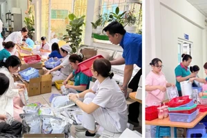 Những túi thuốc được đóng gói gửi đến người dân vùng bão lũ. 