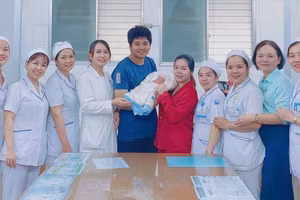 Mẹ và em bé xuất viện ngày 14/1.