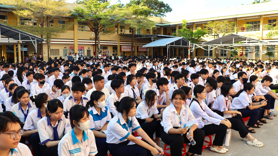 Thí sinh tham gia Kỳ thi học sinh giỏi cấp tỉnh. (Ảnh: Quách Mến)