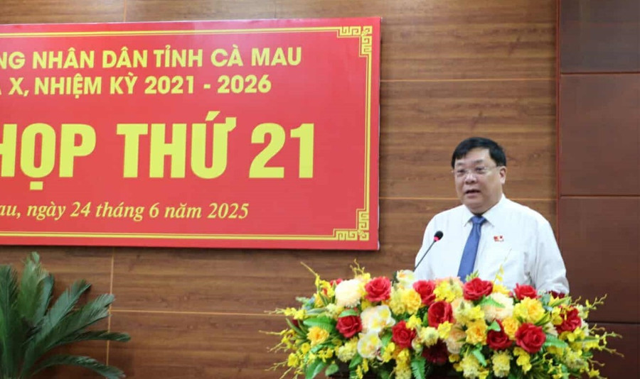 Chủ tịch UBND tỉnh Cà Mau - ông Phạm Thành Ngại phát biểu tại kỳ họp. ong-ngai-3.jpg
