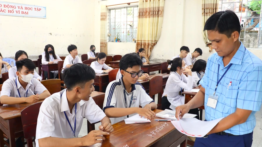 Học sinh ở Cà Mau tham gia Kỳ thi thử tốt nghiệp THPT năm 2025. Ảnh: Quách Mến
