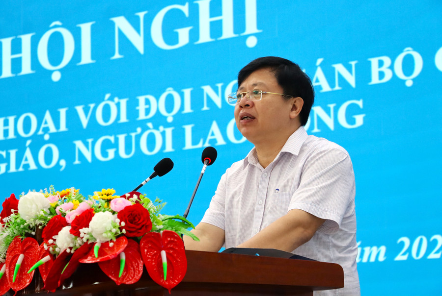 Ông Nguyễn Văn Nguyên, Giám đốc Sở GD&ĐT Cà Mau phát biểu tại hội nghị.