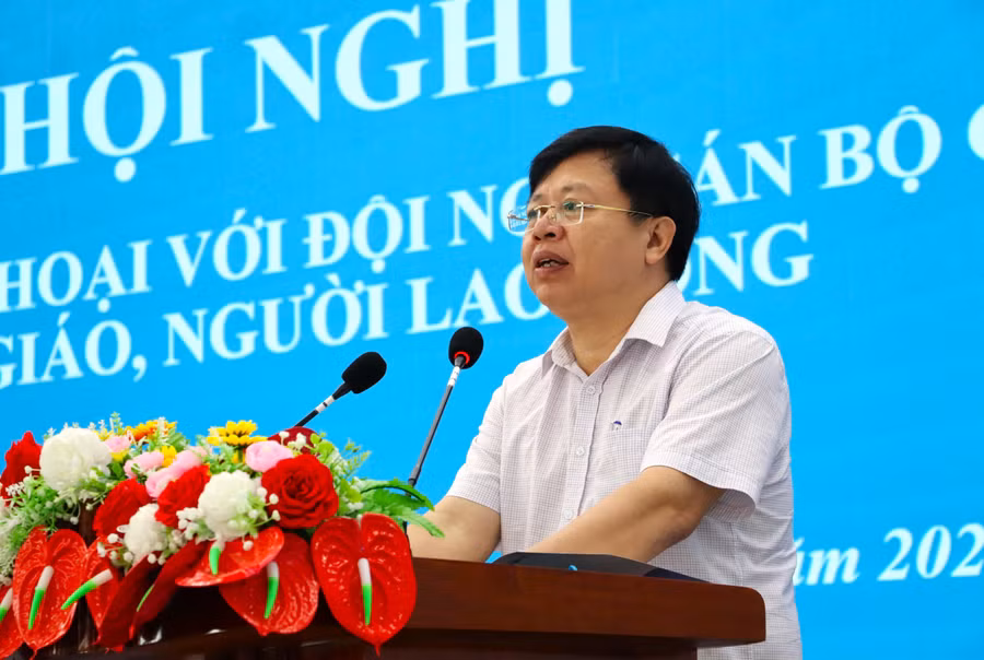 Ông Nguyễn Văn Nguyên, Giám đốc Sở GD&ĐT Cà Mau phát biểu tại hội nghị.