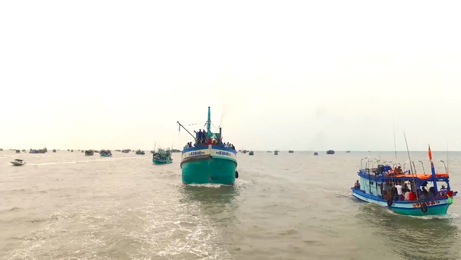 Tàu cá hoạt động trên vùng biển Cà Mau.