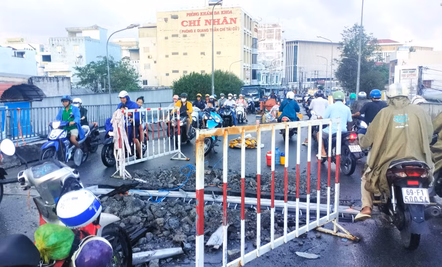 Một đoạn thi công trên cầu Huỳnh Thúc Kháng, Cà Mau.