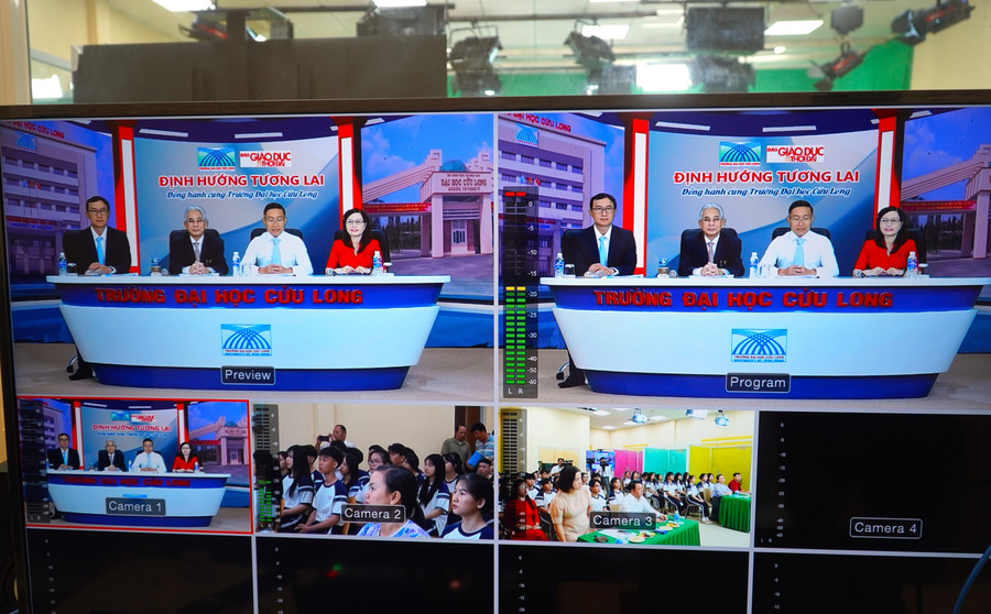 Chương trình được Livestream trên Fanpage Facebook chính thức của Báo Giáo dục và Thời đại và Trường Đại học Cửu Long. tu-van-7.jpg