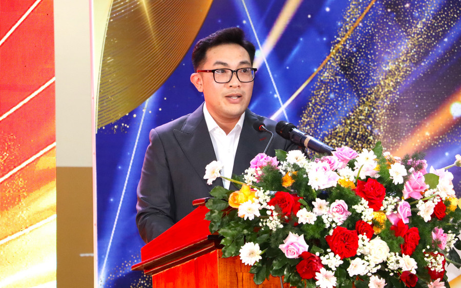 Ông Trịnh Huỳnh An, Phó Hiệu trưởng Trường Đại học Bình Dương, Giám đốc Phân hiệu tại Cà Mau phát biểu tại buổi lễ. bdu-3.jpg