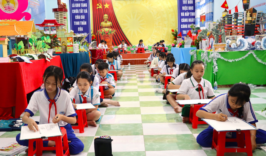 Phòng thi vẽ tranh dành cho học sinh tiểu học.
