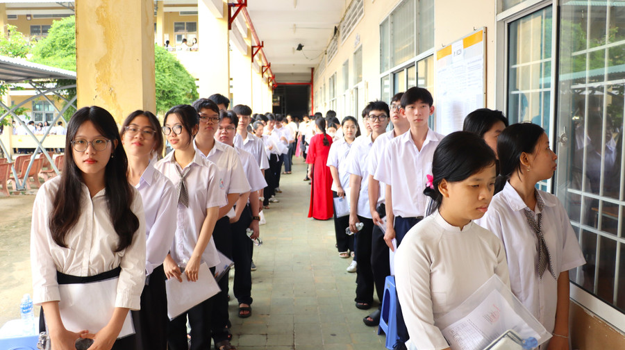 Thí sinh đỗ tốt nghiệp THPT ở Cà Mau đạt tỷ lệ 99,37%. do-tot-nghiep-1.jpg
