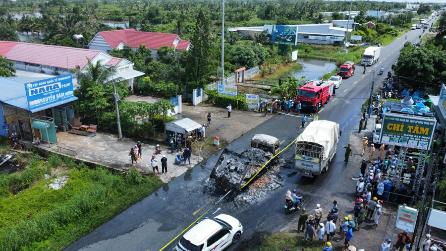 Vụ tai nạn nhìn từ trên cao. 515194341-1030404909077783-605850679028232612-n.jpg