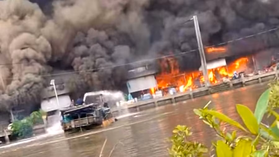 Thời điểm diễn ra cháy chợ Thanh Tùng.