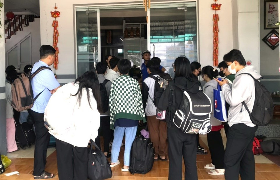 Phòng nghỉ được chọn cho thí sinh ở đảm bảo an ninh, vệ sinh. hoc-sinh-ngoc-hien-di-thi.jpg