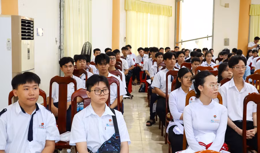 Học sinh tham dự kỳ thi chọn học sinh giỏi quốc gia.