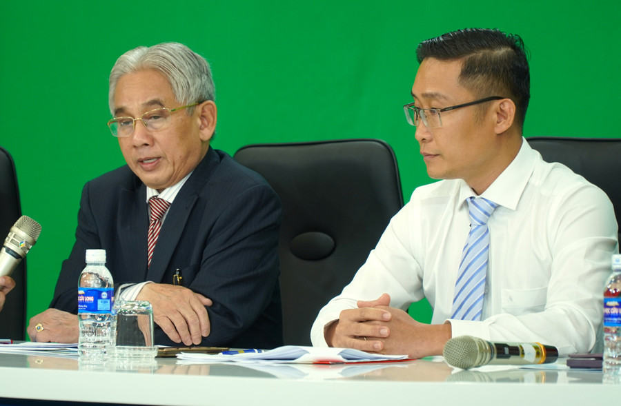 PGS.TS Lương Minh Cừ, Bí thư Đảng ủy, Hiệu trưởng Trường Đại học Cửu Long thông tin chương trình tuyển sinh của trường. tu-van-17.jpg