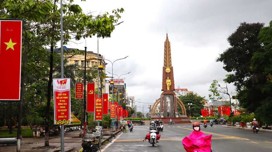 Cà Mau treo cờ, phướn mừng lễ Quốc Khánh 2/9.