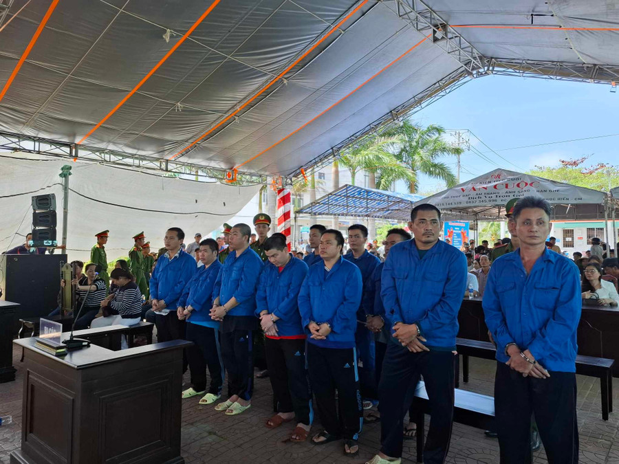 Các bị cáo tại phiên tòa.