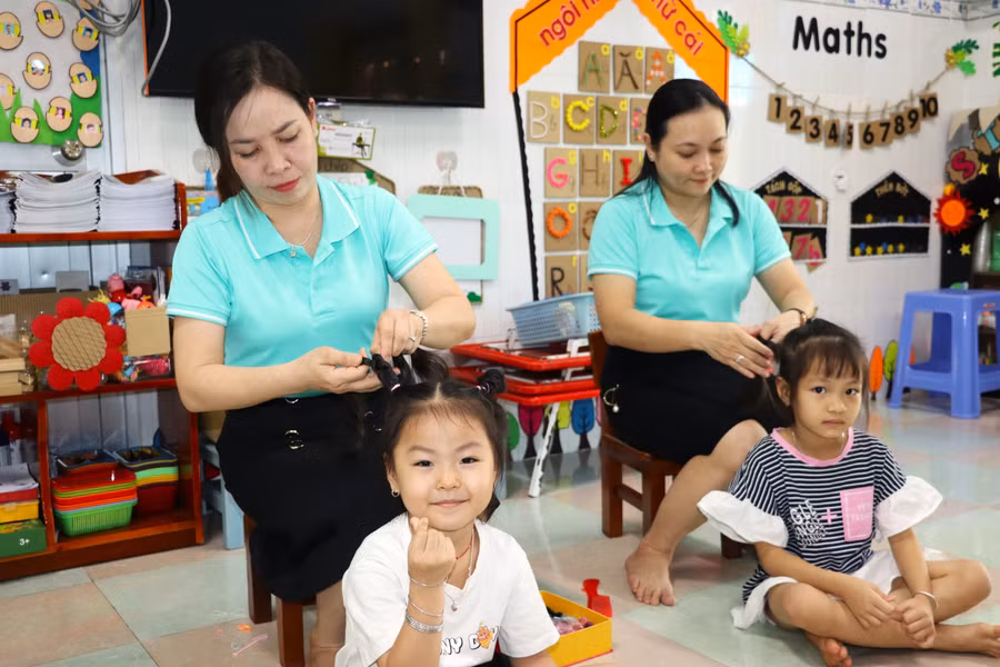 Thưởng Tết tạo động lực giúp giáo viên thêm phấn đấu hoàn thành tốt nhiệm vụ. 