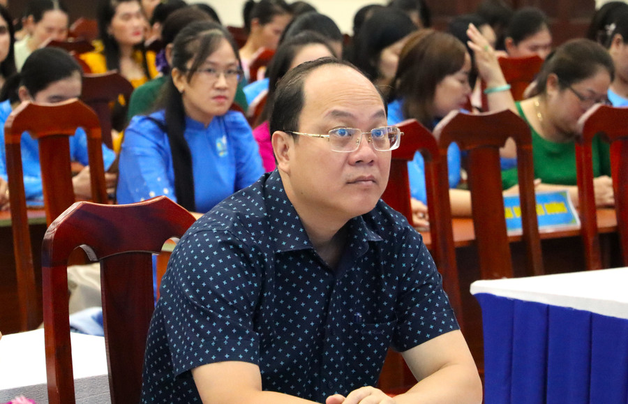 Bí thư Tỉnh ủy Cà Mau Nguyễn Hồ Hải tham dự hội nghị. dien-hinh-13.jpg
