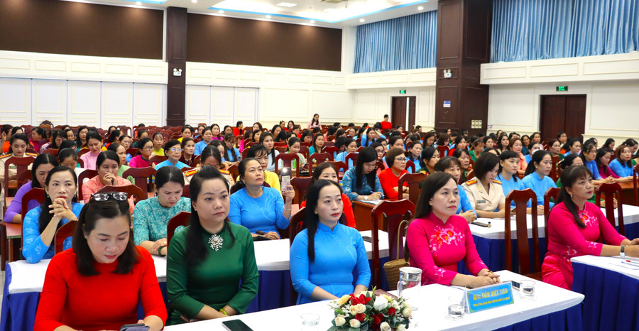 Đại biểu dự hội nghị. dien-hinh-14.jpg