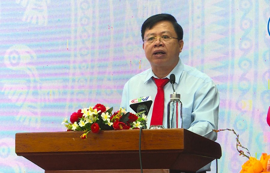 Ông Nguyễn Văn Nguyên, Giám đốc Sở GD&ĐT Cà Mau phát biểu tại hội nghị tổng kết năm học.
