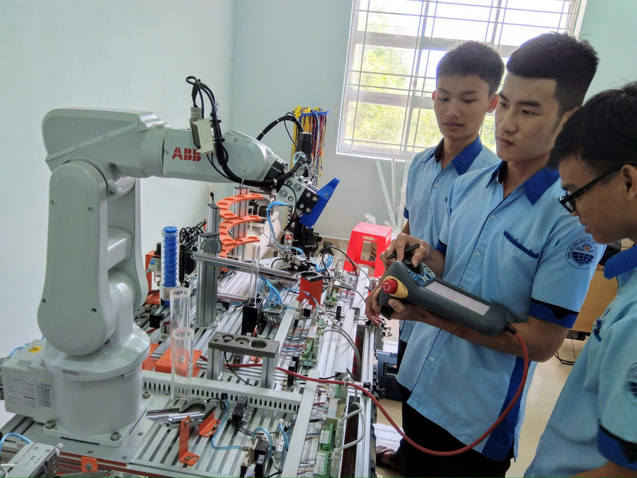 Một lớp dạy nghề tại Trường Cao đẳng Nghề Việt Nam - Hàn Quốc Cà Mau.