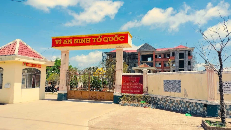 Một trụ sở cơ quan Nhà nước ở Cà Mau tạm ngưng xây dựng khi có chủ trương sáp nhập đơn vị hành chính.