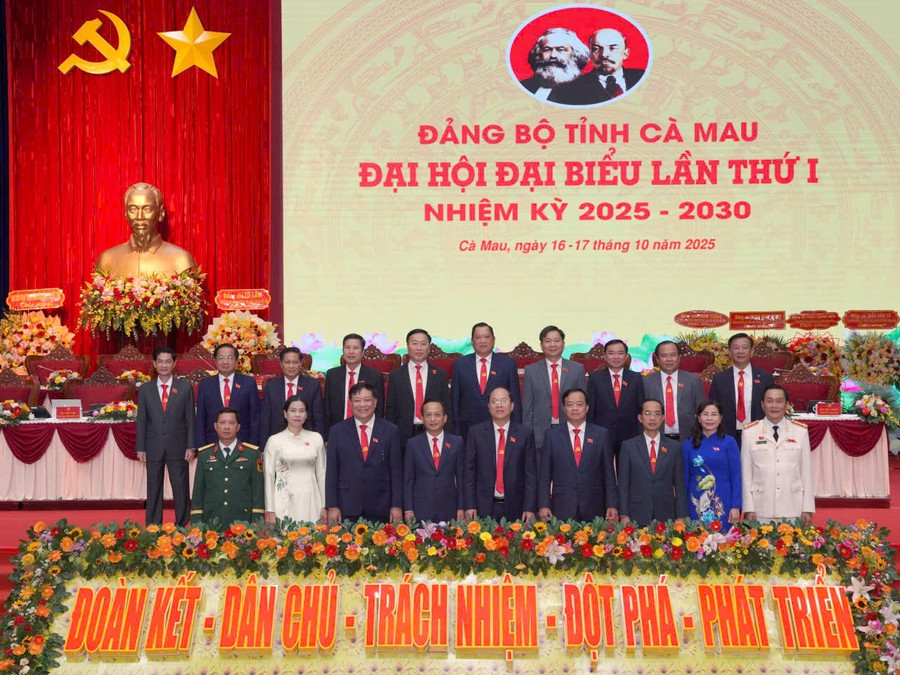 Ban Thường vụ Tỉnh ủy Cà Mau ra mắt Đại hội. gen-h-be-mac-5.jpg