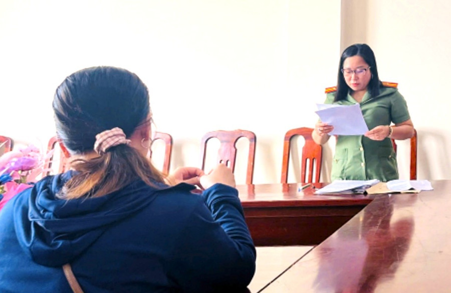 Bà T làm việc với cơ quan chức năng.