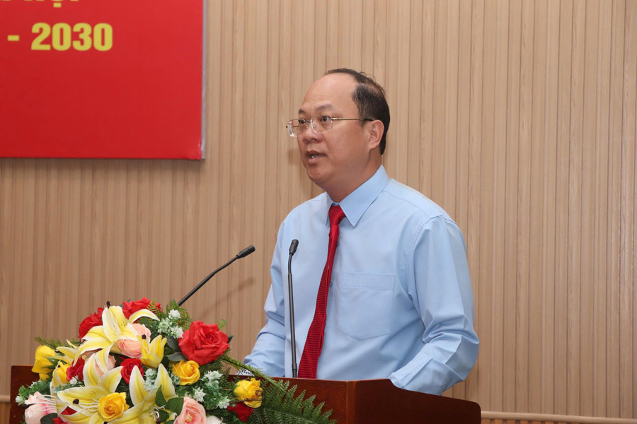 Ông Nguyễn Hồ Hải, Bí thư Tỉnh ủy Cà Mau phát biểu tại Hội nghị. gen-h-pho-bi-thu-2.jpg