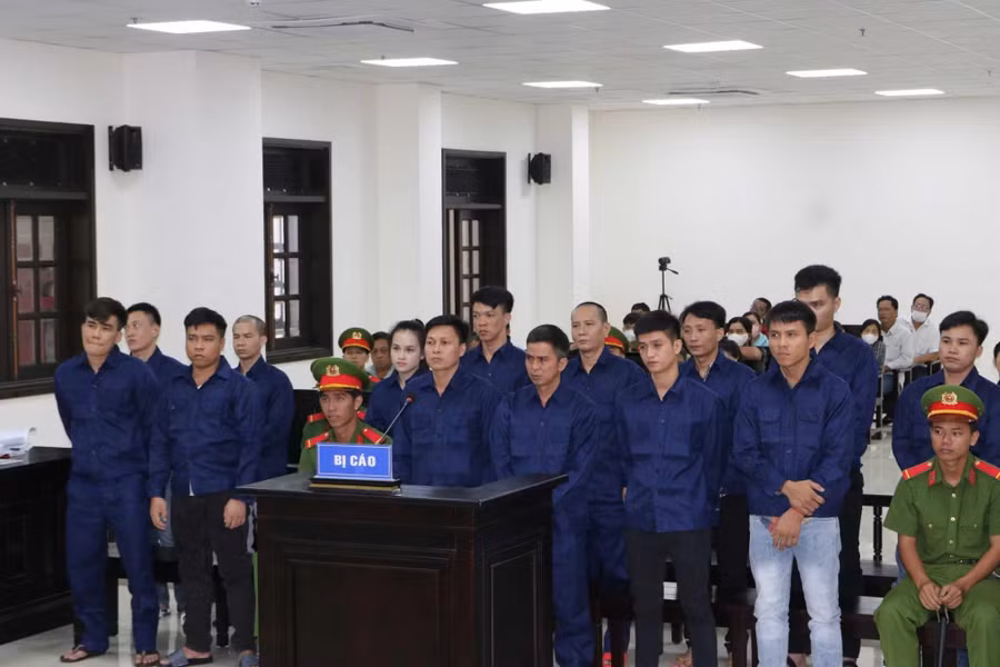 Nhóm đối tượng phạm tội tại phiên tòa.