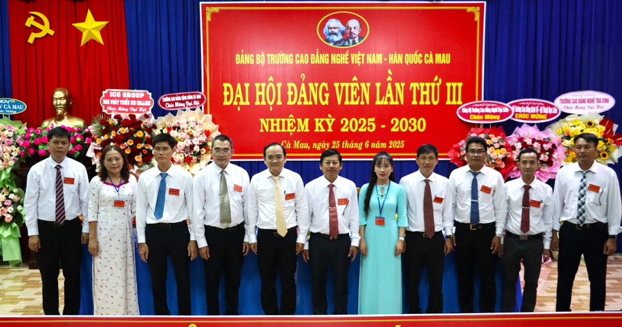 Ban chấp hành Đảng bộ Trường Cao đẳng Nghề Việt Nam - Hàn Quốc Cà Mau nhiệm kỳ 2025 - 2030.