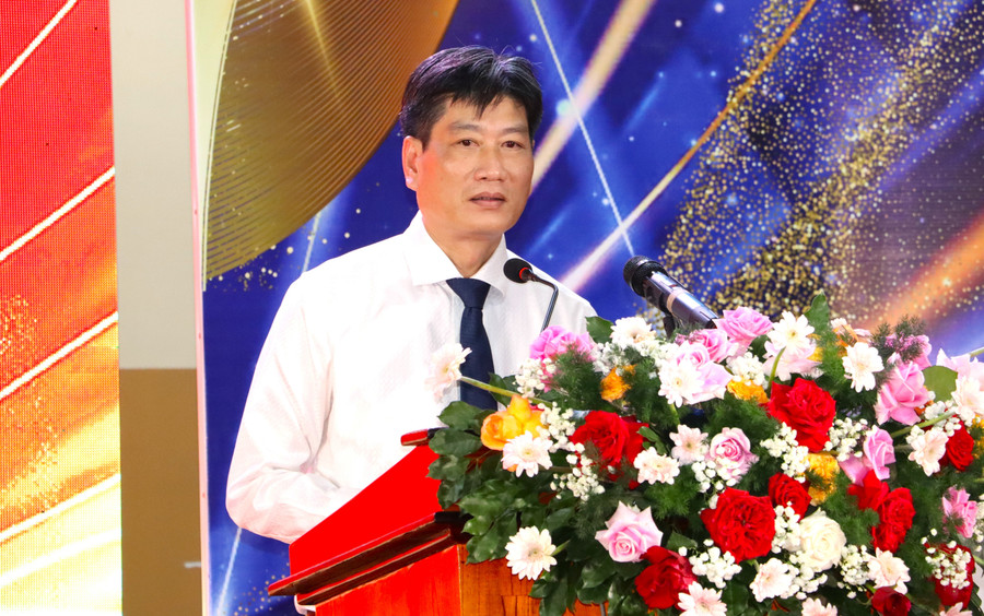 Ông Đặng Trí Thủ, Phó Giám đốc Sở GD&ĐT tỉnh Cà Mau phát biểu tại buổi lễ. bdu-4.jpg