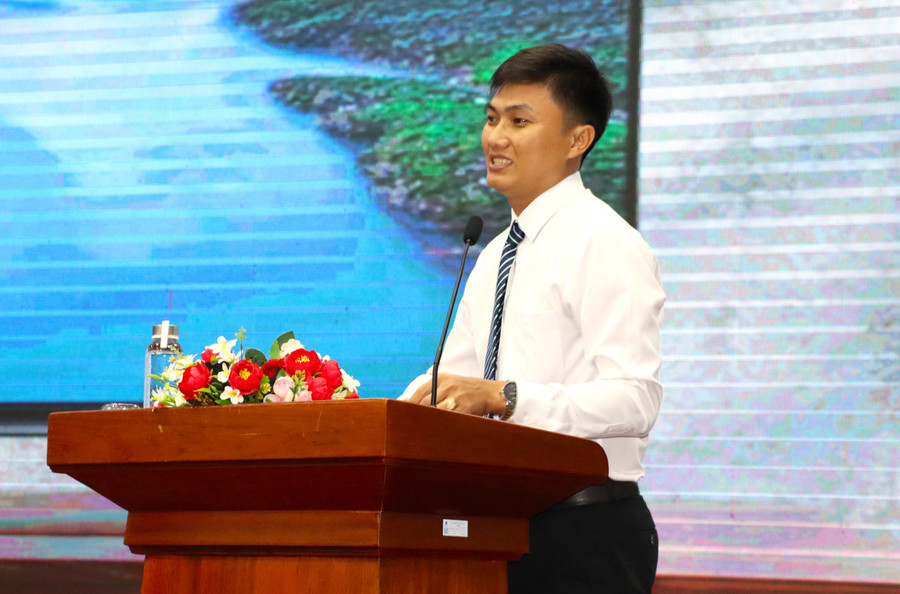 Đại biểu trình bày tham luận tại hội nghị. hn-tien-tien-2.jpg