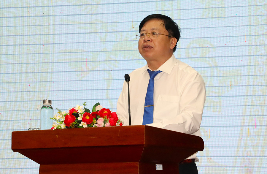 Ông Nguyễn Văn Nguyên, Giám đốc Sở GD&ĐT tỉnh Cà Mau phát động phong trào thi đua, yêu nước giai đoạn 2025 - 2030. hn-tien-tien-16.jpg