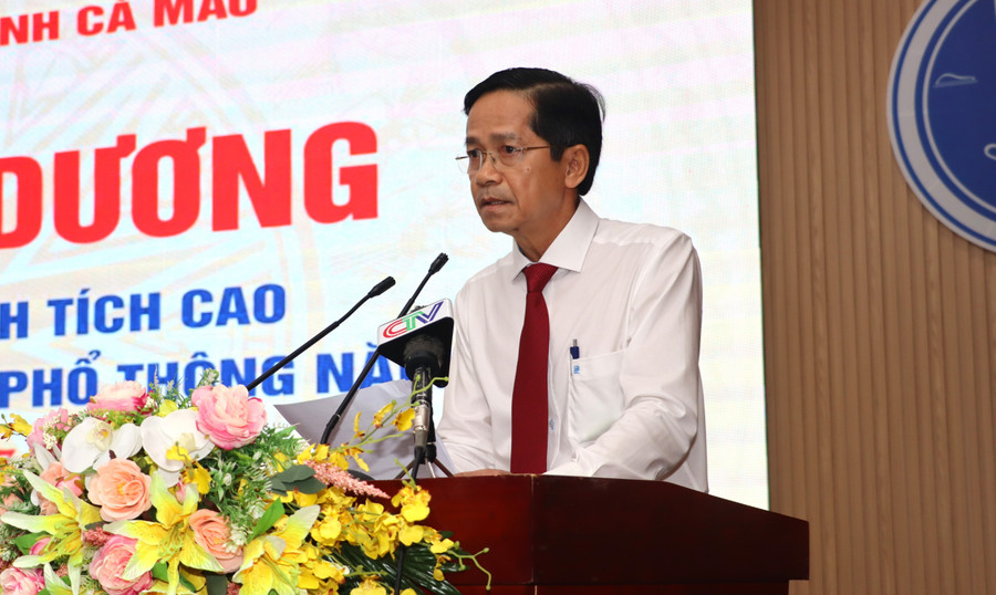Ông Tạ Thanh Vũ, Phó Giám đốc Sở GD&ĐT tỉnh Cà Mau phát biểu tại buổi lễ. tuyen-duong-7.jpg