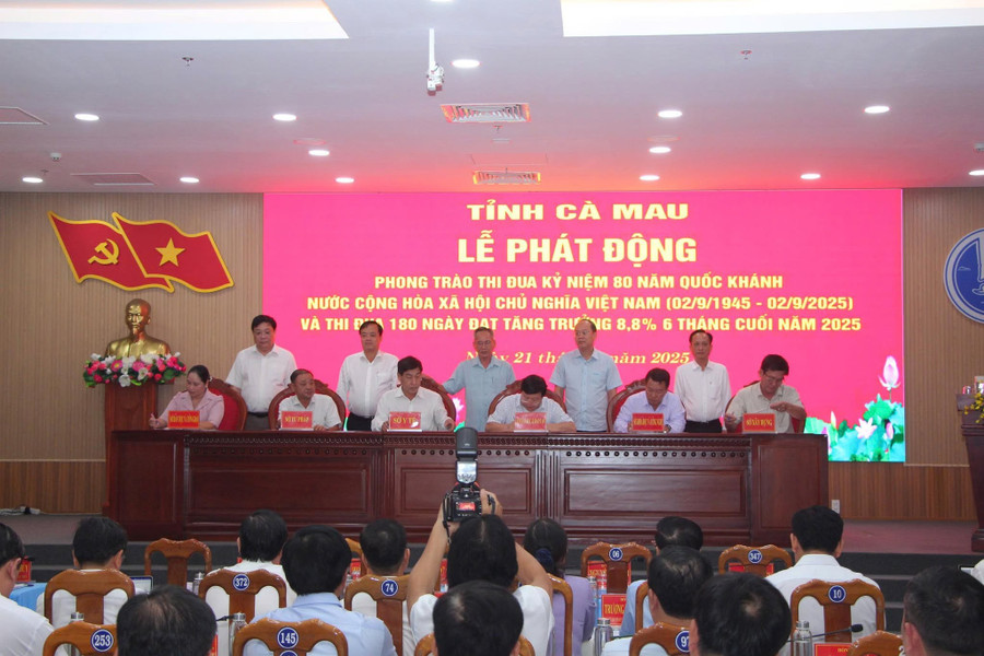 Lãnh đạo các sở, ngành tỉnh Cà Mau ký kết giao ước thi đua. 520988740-949449807287936-6498811905072142048-n.jpg