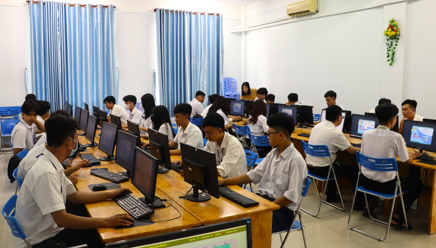 Các thí sinh trong một phòng thi. hoi-thi-hoc-bac-7.jpg