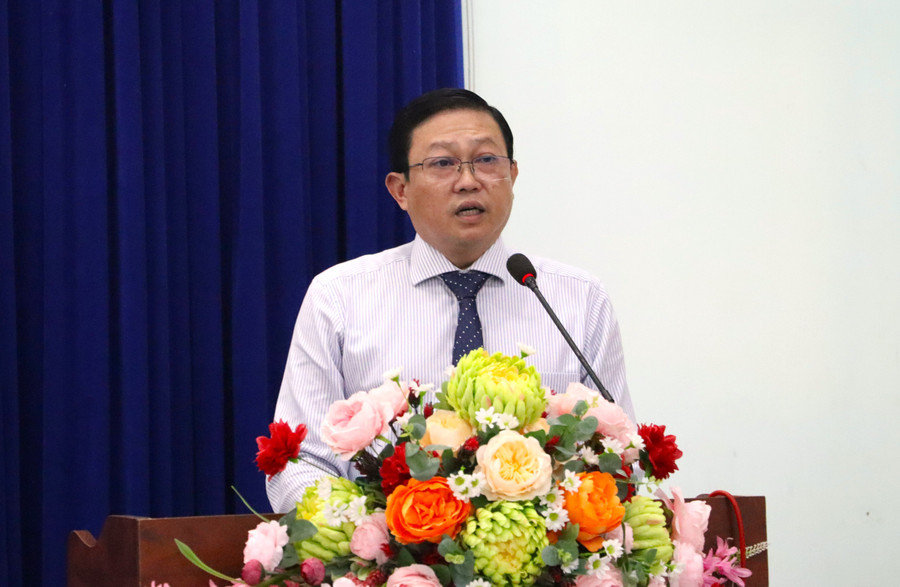 Ông Nguyễn Quốc Tuấn, Giám đốc Trung tâm GDTX tỉnh Cà Mau phát biểu khai mạc. hoi-thi-hoc-bac-2.jpg