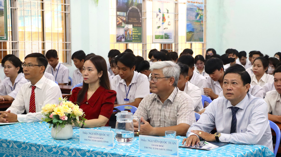 Đại biểu tham dự hội thi. hoi-thi-hoc-bac-3.jpg