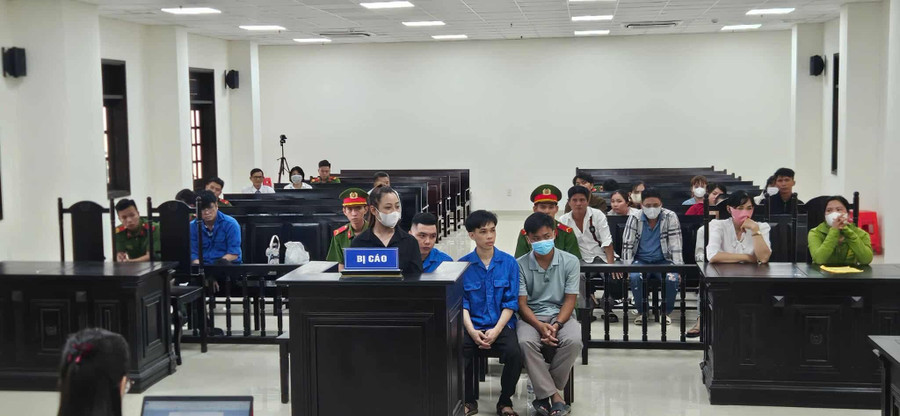Các bị cáo tại phiên xét xử.