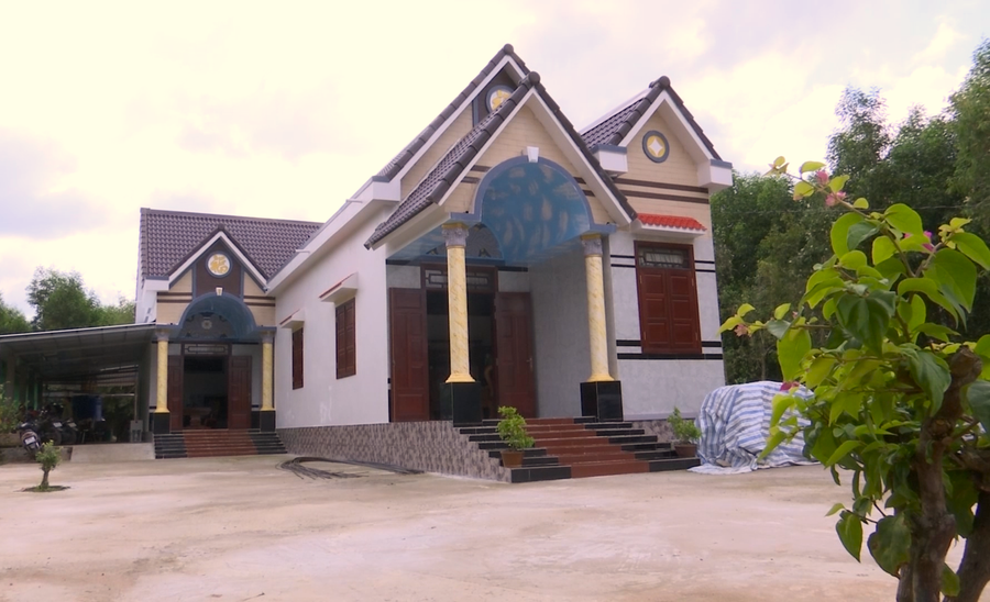 Nhiều hộ dân vùng rừng U Minh Hạ xây dựng nhà khang trang nhờ kinh tế rừng phát triển. rung-5.png