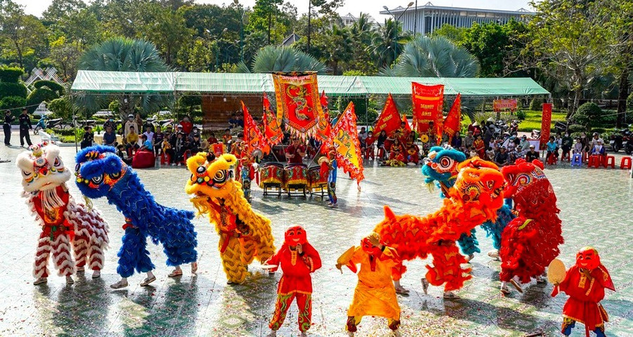 Múa lân, sư, rồng của dân tộc Hoa. van-hoa-7.jpg