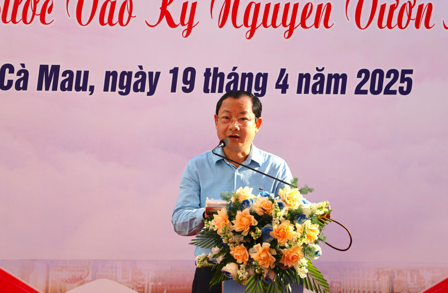Ông Nguyễn Quốc Thanh - Giám đốc Sở Văn hóa, Thể thao và Du lịch tỉnh Cà Mau phát biểu khai mạc ngày sách. ngay-sach-5.jpg
